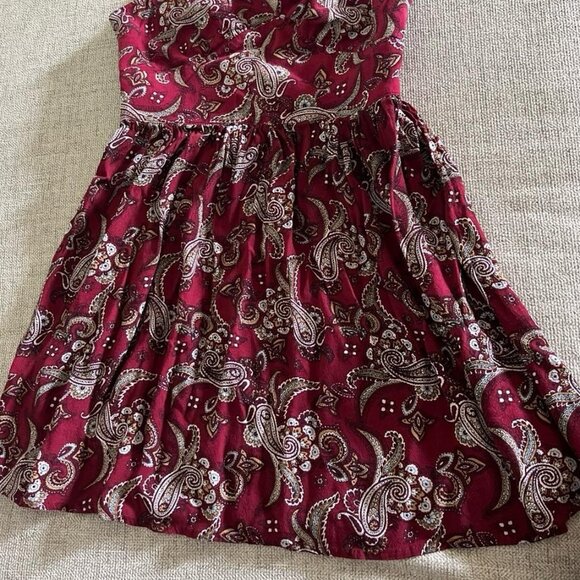 Exclusive Women’s Maroon - Picture 3 of 3